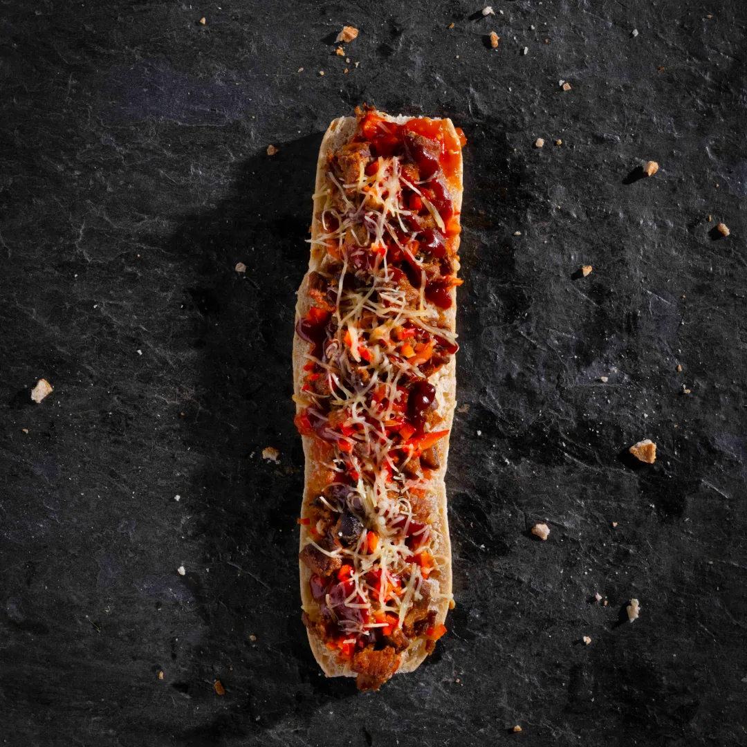 Pizza belegd met BBQ ribs van de Hush menukaart.