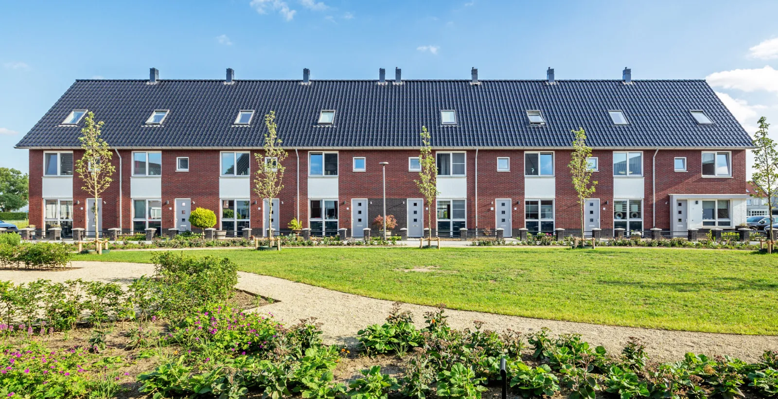Rij nieuwbouwwoningen aan de J.F.C. Vonklaan, ontwikkeld door Vester.