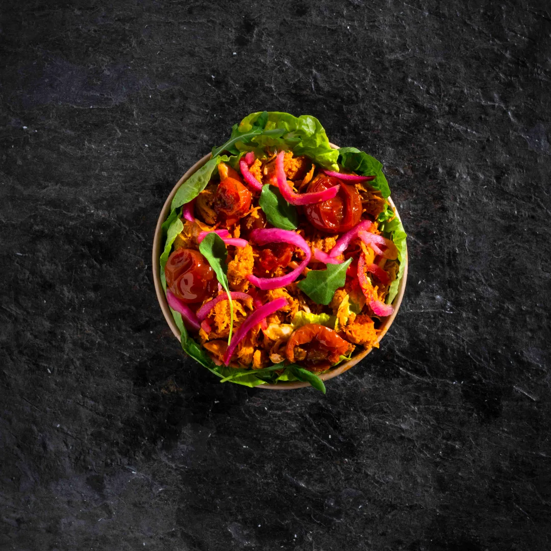 Gezonde pulled chicken salade van Hush lunchroom.