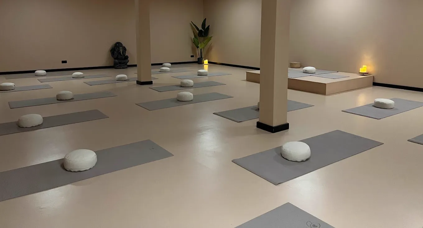 Interieur van de Ukiyoga yogastudio voor rust en meditatie in Almelo.